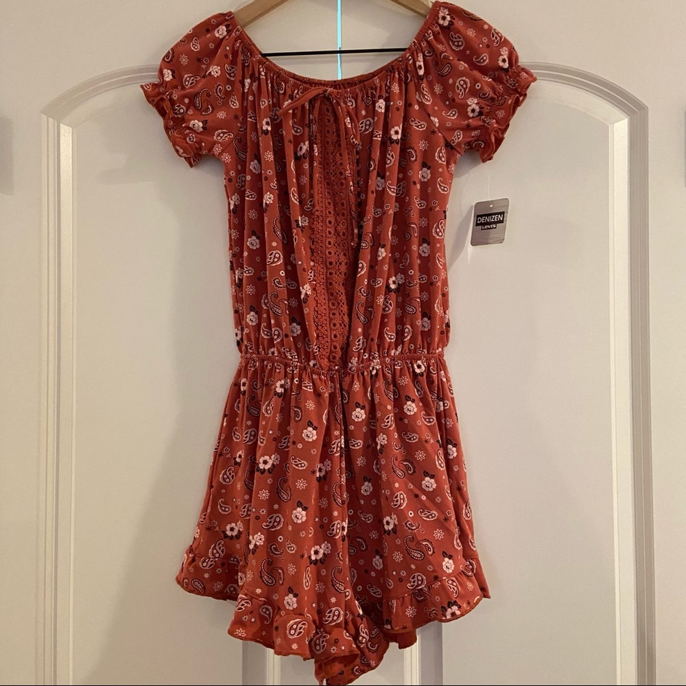 Denizen from Levi’s Red Print Romper Juniors XS
